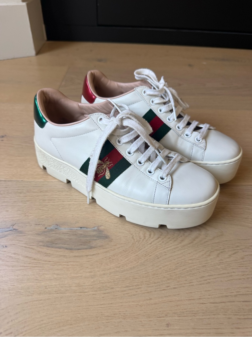 Gucci White Leather Platform Sneakers with Green & Red Web Stripe
